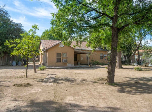 110 W Bean, Del Rio, TX 78840