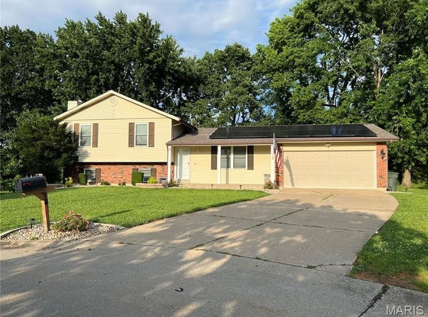 18 Duffy Court, St Peters, MO 63376