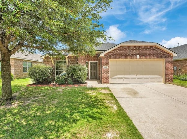 8109 Tierra Del Sol Road, Arlington, TX 76002