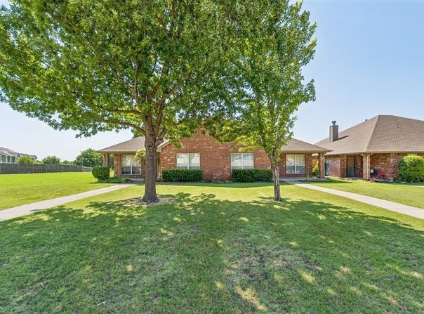 408 N Willowood Drive, Yukon, OK 73099
