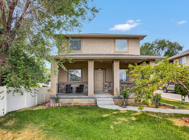 4 E HANAUER Pl N, Murray, UT 84107
