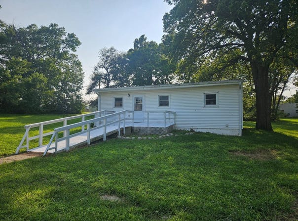109 Pine Street, Oketo, KS 66518