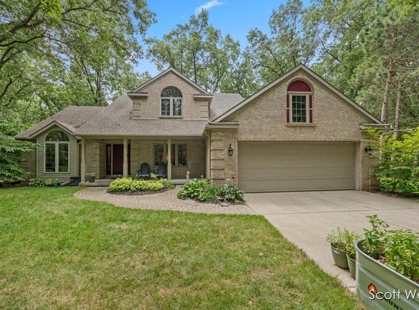 1955 Augusta Valley Lane SE, Ada, MI 49301