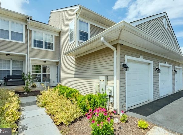 112 STEWARTS CT #406, PHOENIXVILLE, PA 19460