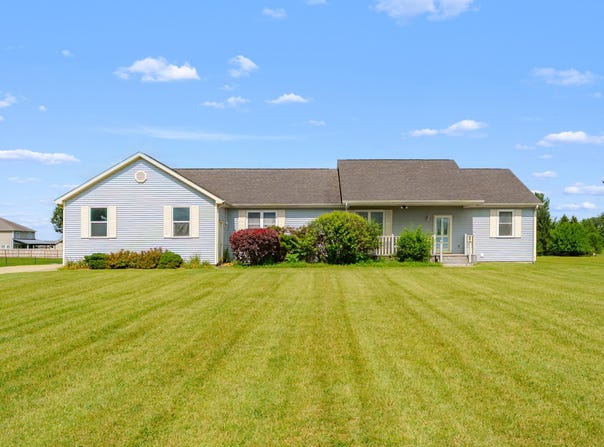 30479 52nd Avenue, Paw Paw, MI 49079