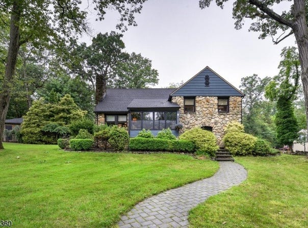 99 Chestnut Dr, Wayne Twp., NJ 07470-5639