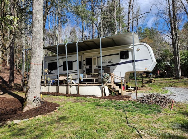 80 S Jarvis Drive, Hendersonville, NC 28792