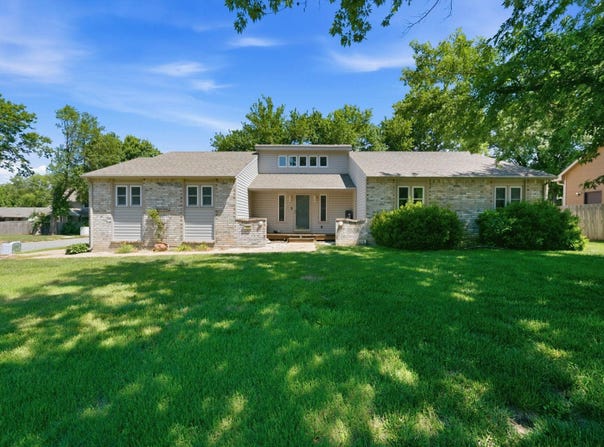 1300 E Cresthill Rd, Derby, KS 67037-2169