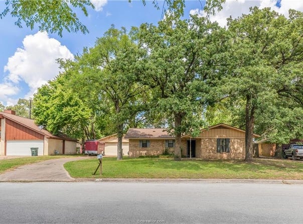 3207 Forestwood Drive, Bryan, TX 77801