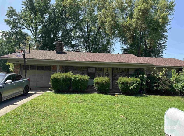 2102 E 14th Street, Russellville, AR 72802