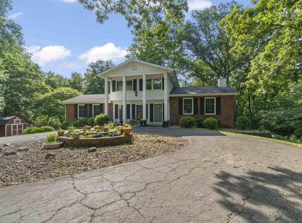 3858 SUNSET Drive, Pekin, IL 61554