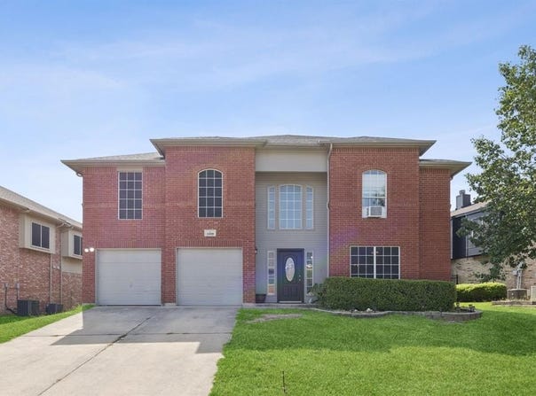1229 Topeka Drive, Saginaw, TX 76131