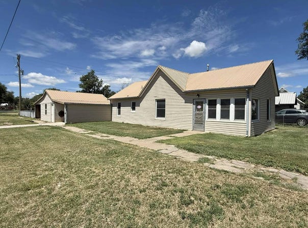 124 E 1ST, Goodwell, OK 73939