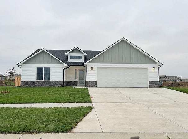 9862 Weeping Willow Dr., Manhattan, KS 66502