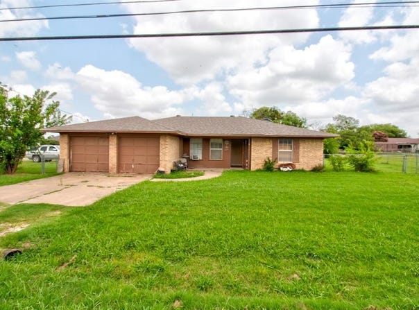 104 W MAPLE, Gunter, TX 75058