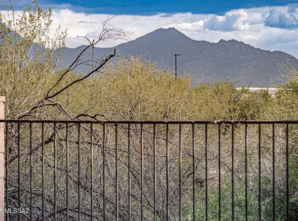 859 W Calle Barranca Seca, Green Valley, AZ 85614