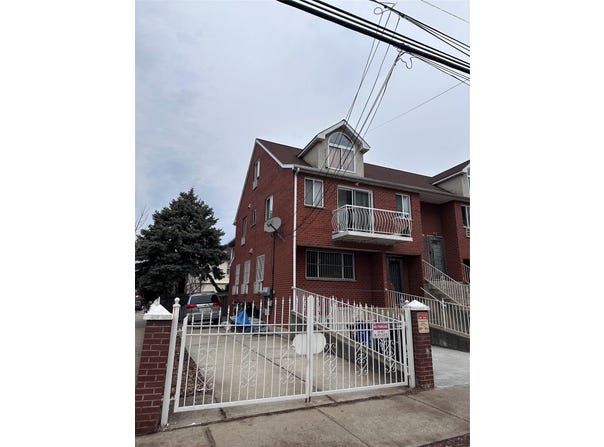 136-03 58 Ave, Flushing, NY 11355