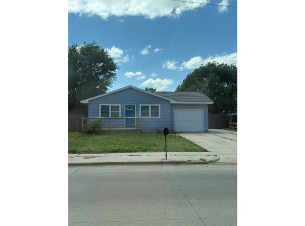2107 N 8th Street, Garden City, KS 67846