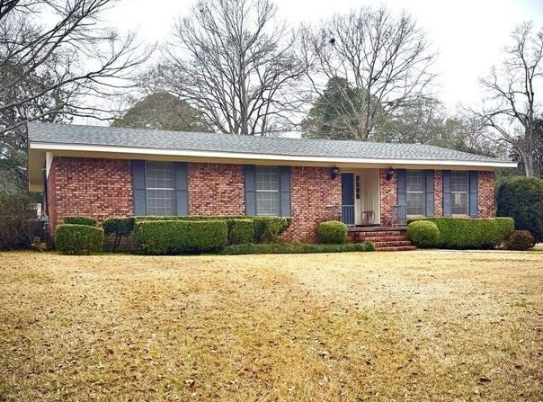 1636 Lake Park Dr, LAUREL, MS 39440