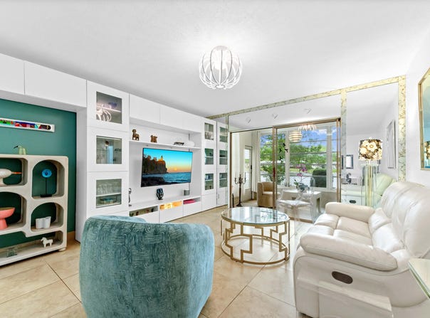 3530 NW 52nd Avenue, Lauderdale Lakes, FL 33319