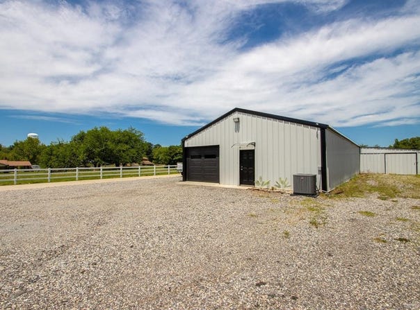 4102 Northshore Dr, Benton, AR 72015
