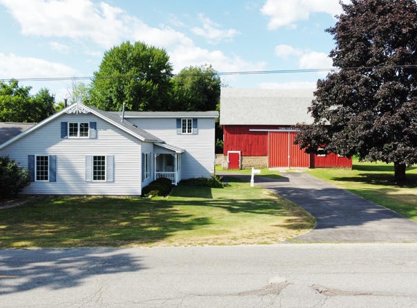 2151 E Coral Road NE, Edmore, MI 48829