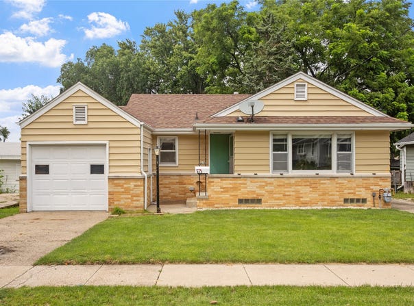 613 Hughes Avenue, Des Moines, IA 50315