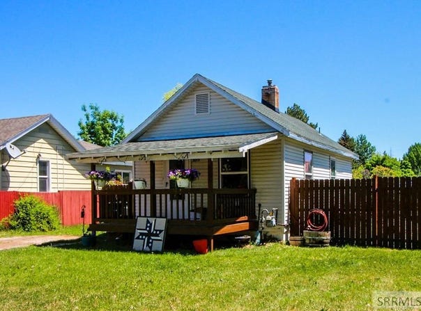 3015 S Central Avenue, Ammon, ID 83406