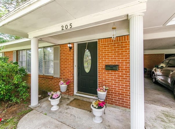 205 8th Street NE, Springhill, LA 71075