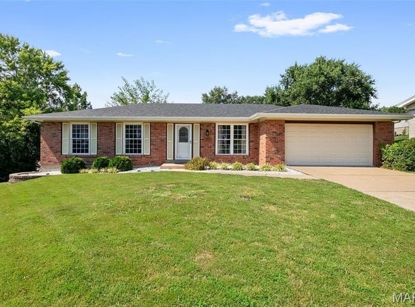 3511 Hidden Stone Court, St Louis, MO 63129