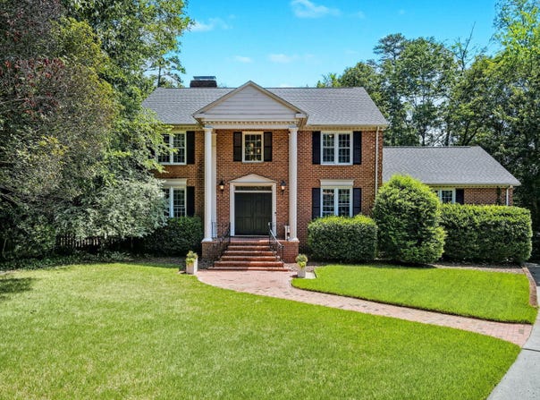 6 St James Place, Chapel Hill, NC 27514