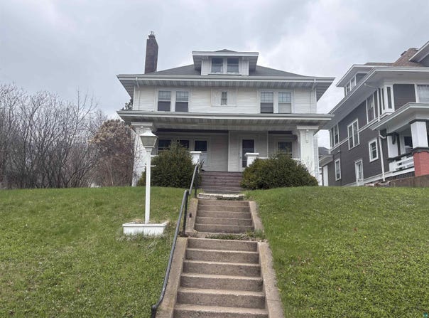 1411 E 4th St, Duluth, MN 55805