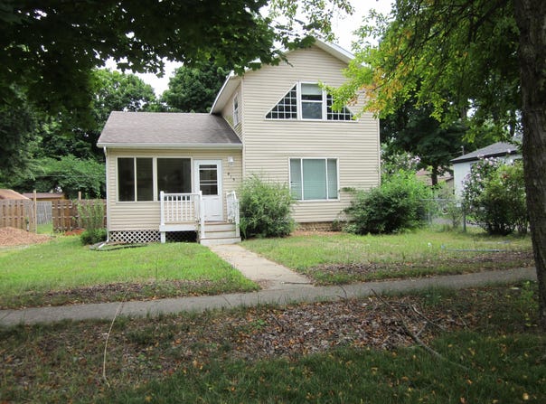 415 S Main Street, Lawton, MI 49065