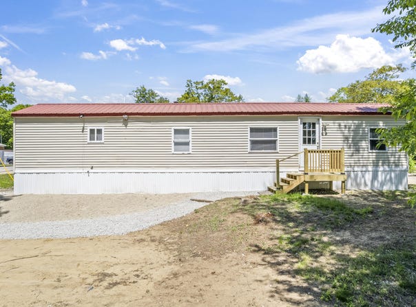 142 Cheryl Lane, Oxford, ME 04270