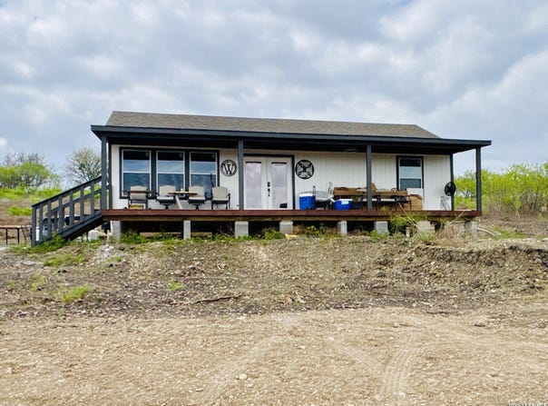 2551 SCULL RD, Martindale, TX 78655