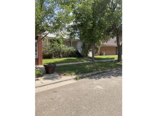 215 S Kendrick Ave, Glendive, MT 59330