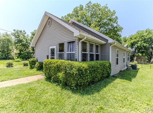 465 W Hayes Street, Lebanon, MO 65536