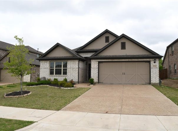 1311 Rosler Street, Mansfield, TX 76063
