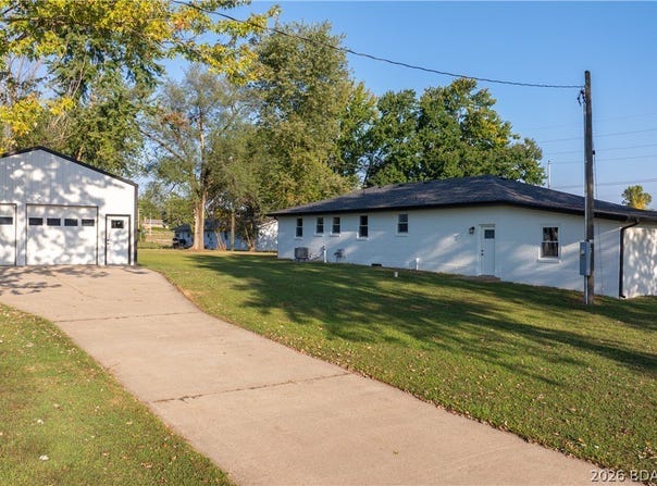 50 Highway Y, Eldon, MO 65026