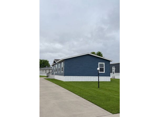 112  CRESTVIEW DR, Le Mars, IA 51031
