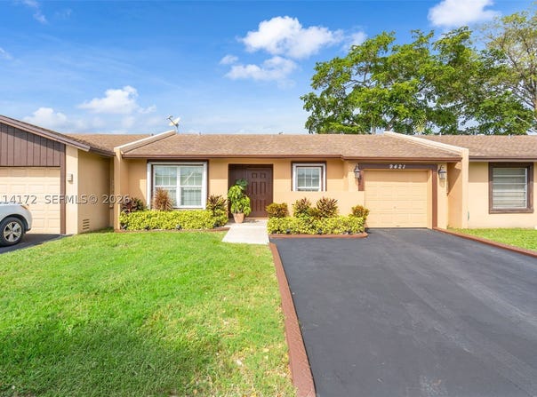 9421 S Meadows Cir, Miramar, FL 33025