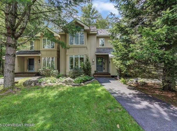 513 Rondaxe Lane, Long Pond, PA 18334