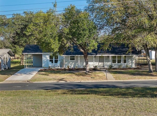 911 Eilers Street, Schulenburg, TX 78956