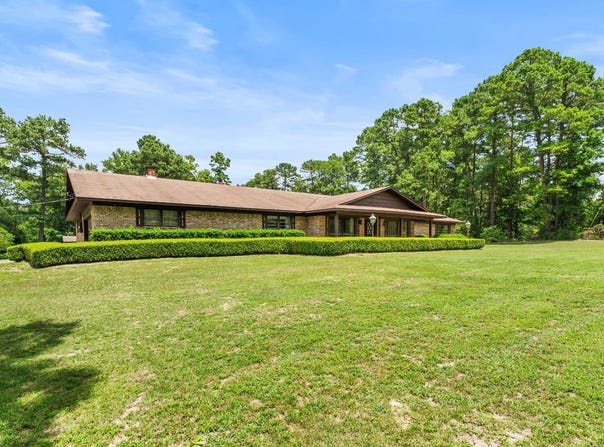 2115  E. Pinecrest Dr., Atlanta, TX 75551