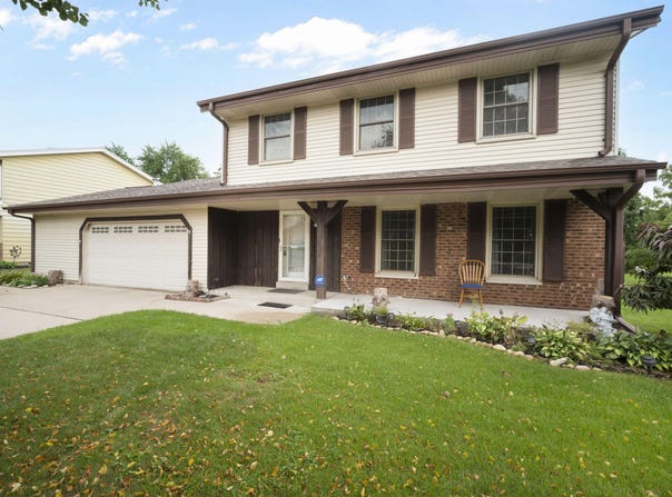 6642 Radburn Ln, Greendale, WI 53129