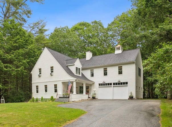 2 Valley Avenue, Falmouth, ME 04105