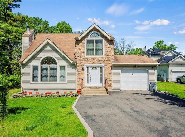 349 Mallard Lane, Bushkill, PA 18324