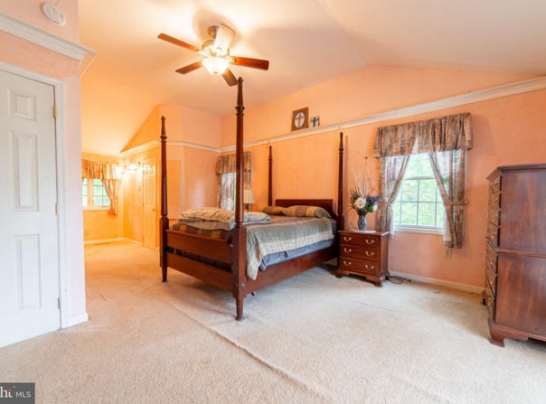 39 HOLLY LANE, PILESGROVE, NJ 08098