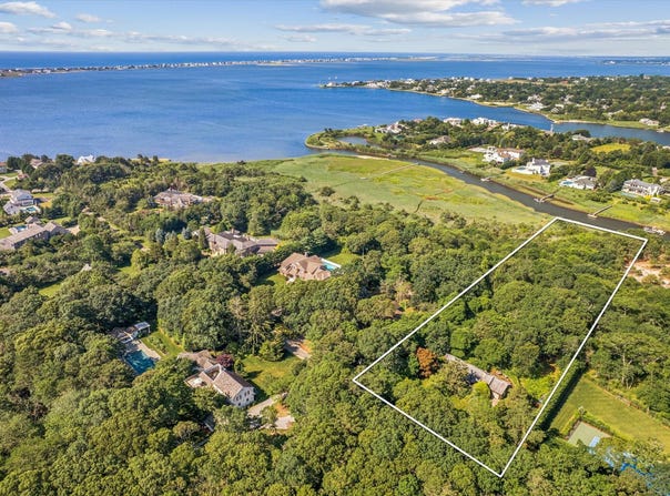 27 JAGGER LN, Westhampton, NY 11977