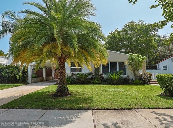 1614 Plunkett St, Hollywood, FL 33020
